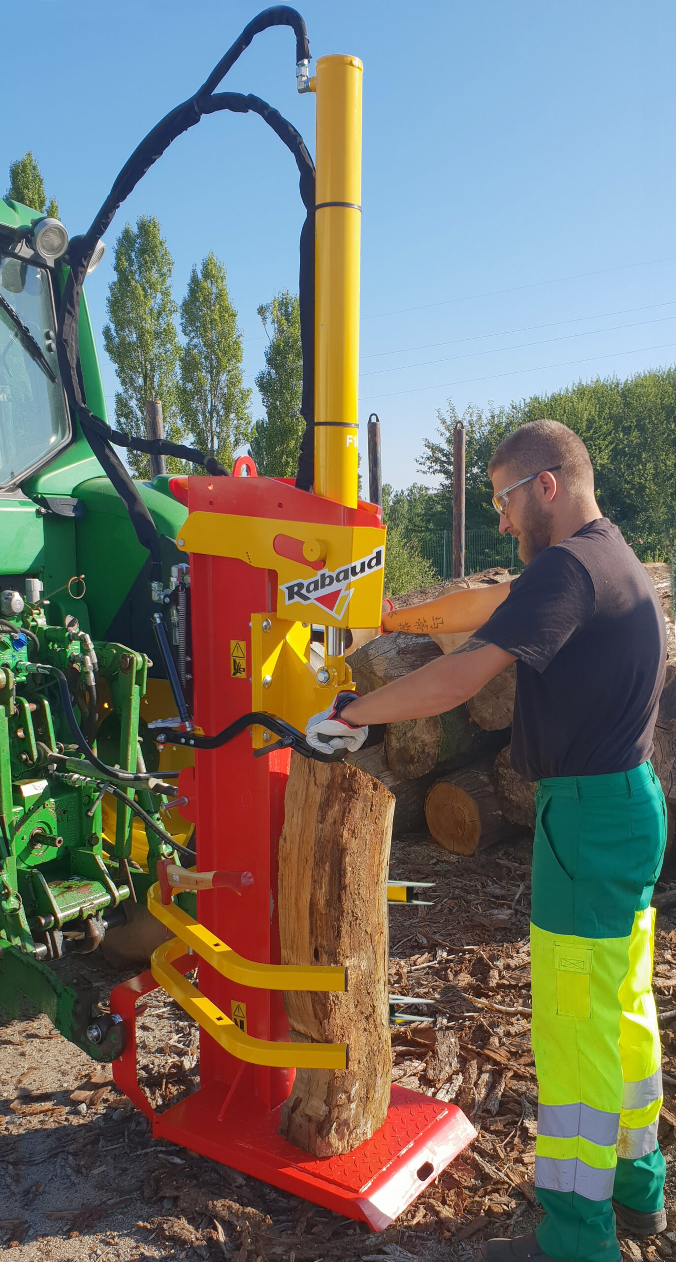 Quelle puissance et quelle capacité viser pour fendre du bois à Toulouse ? - Fendeuse de bûches hydraulique Rabaud XYLO-SR 16 PH