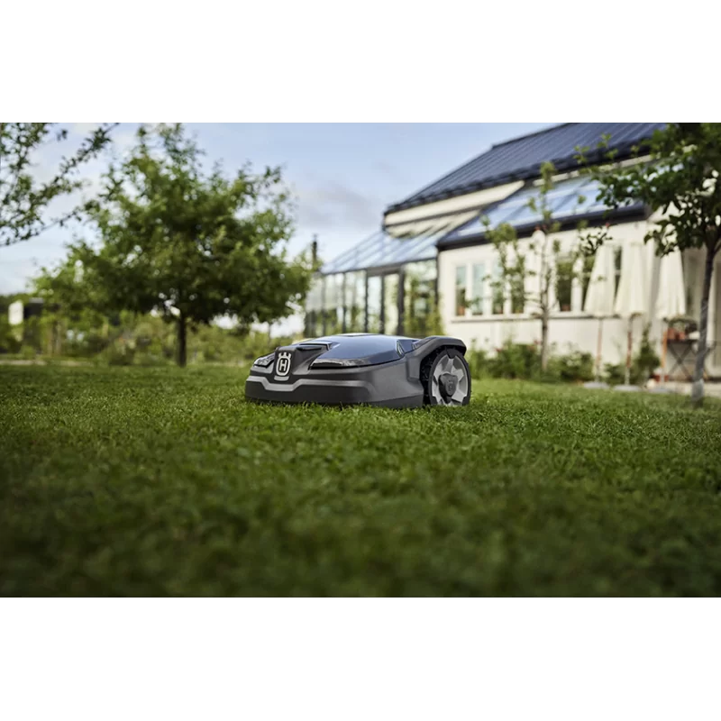 Robot tondeuse Husqvarna Automower® 305 pour pelouses jusqu'à 600 m²