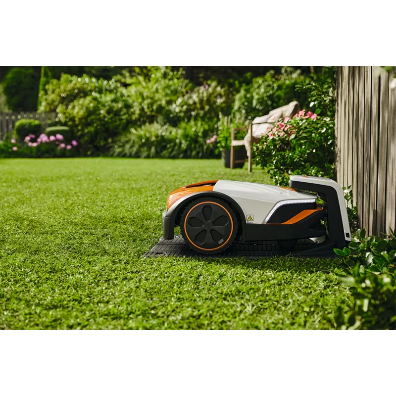 Robot tondeuse STIHL iMOW® 6 - Coupe 28 cm - Pour pelouses jusqu'à 3000 m² – Image 3